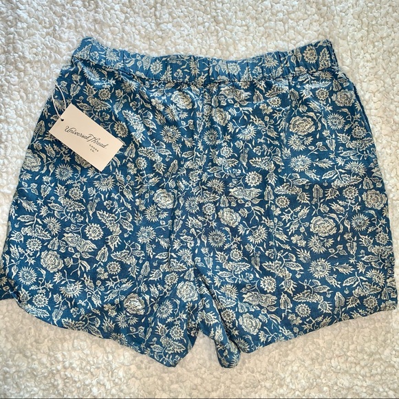 ❤️ 2/$10 NWT Floral high-rise shorts with pockets - Picture 5 of 8